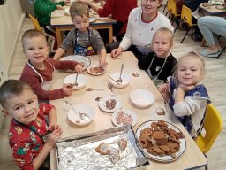 2025-12-02 Piernikowo i lukrowo u Biedronek